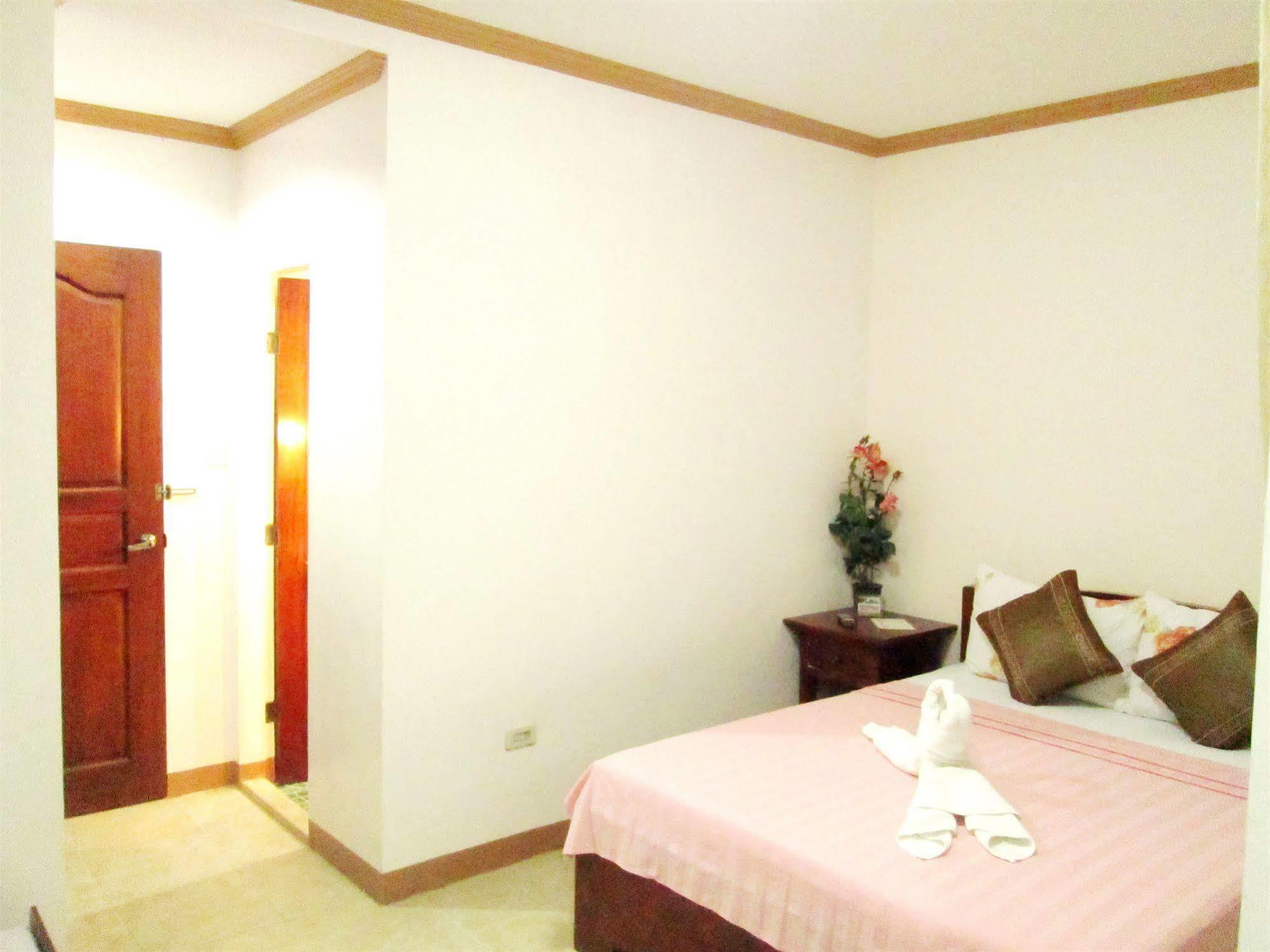Casa D' Estrella Apartelle Balabag  Екстериор снимка