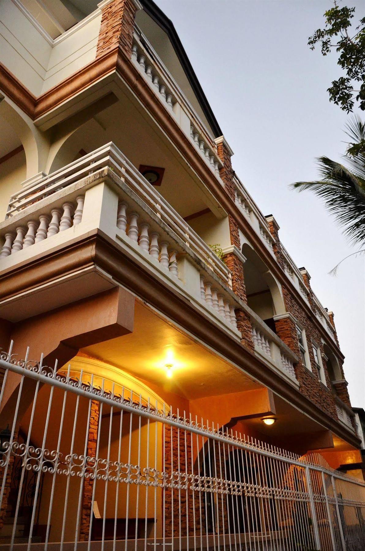 Casa D' Estrella Apartelle Balabag  Екстериор снимка