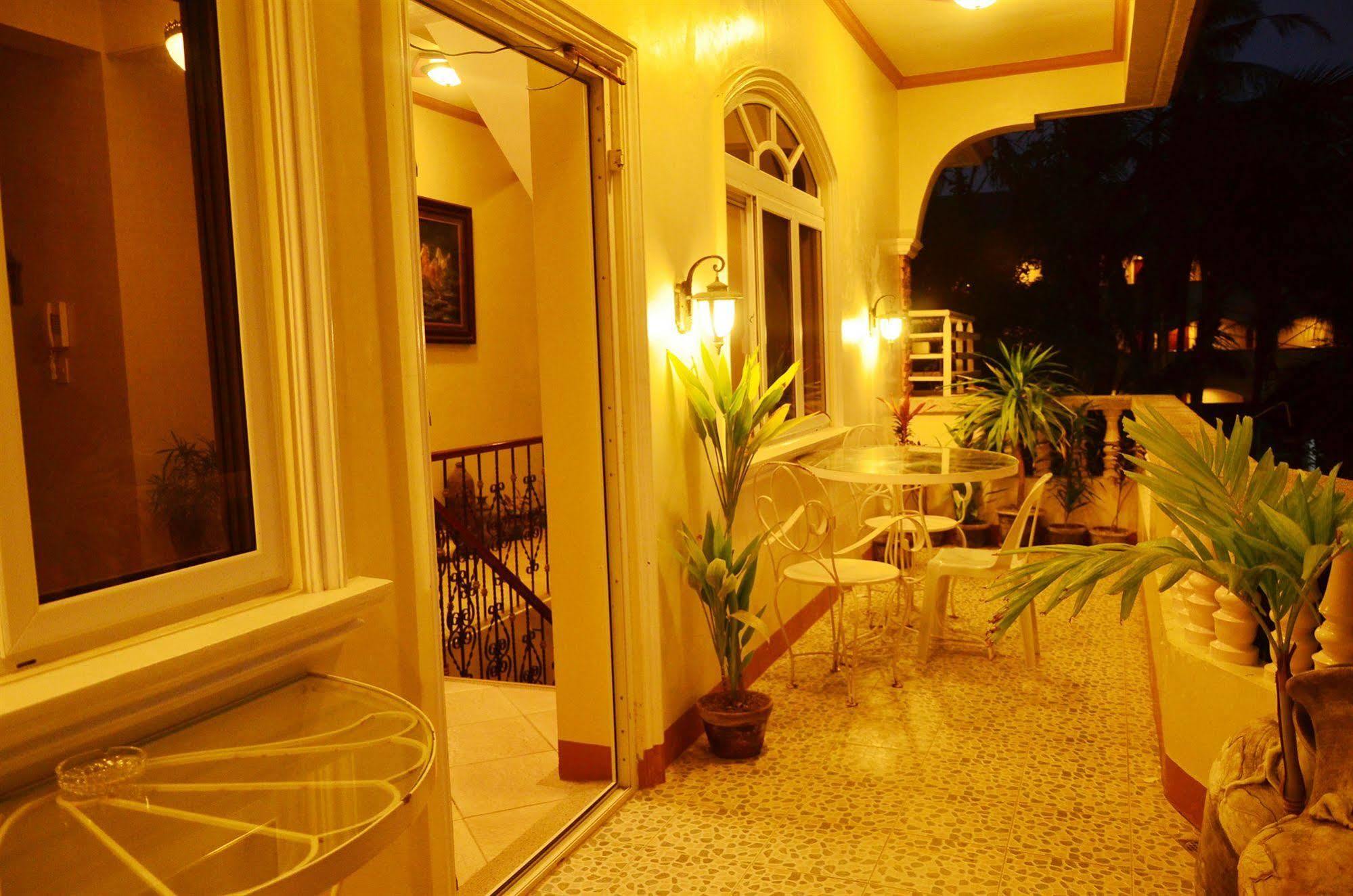 Casa D' Estrella Apartelle Balabag  Екстериор снимка