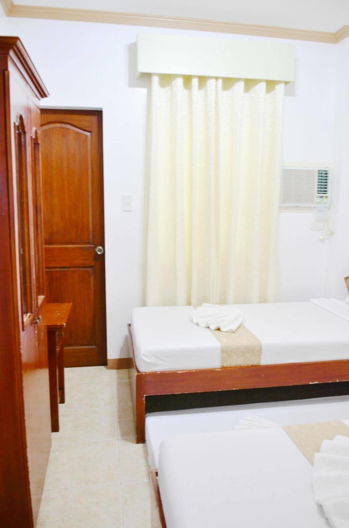 Casa D' Estrella Apartelle Balabag  Екстериор снимка
